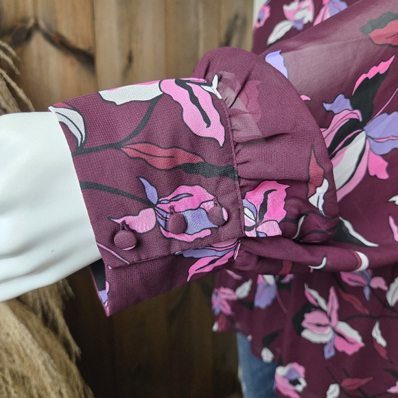 Lane Bryant Floral V-neck Peplum Blouse - Picture 7 of 15